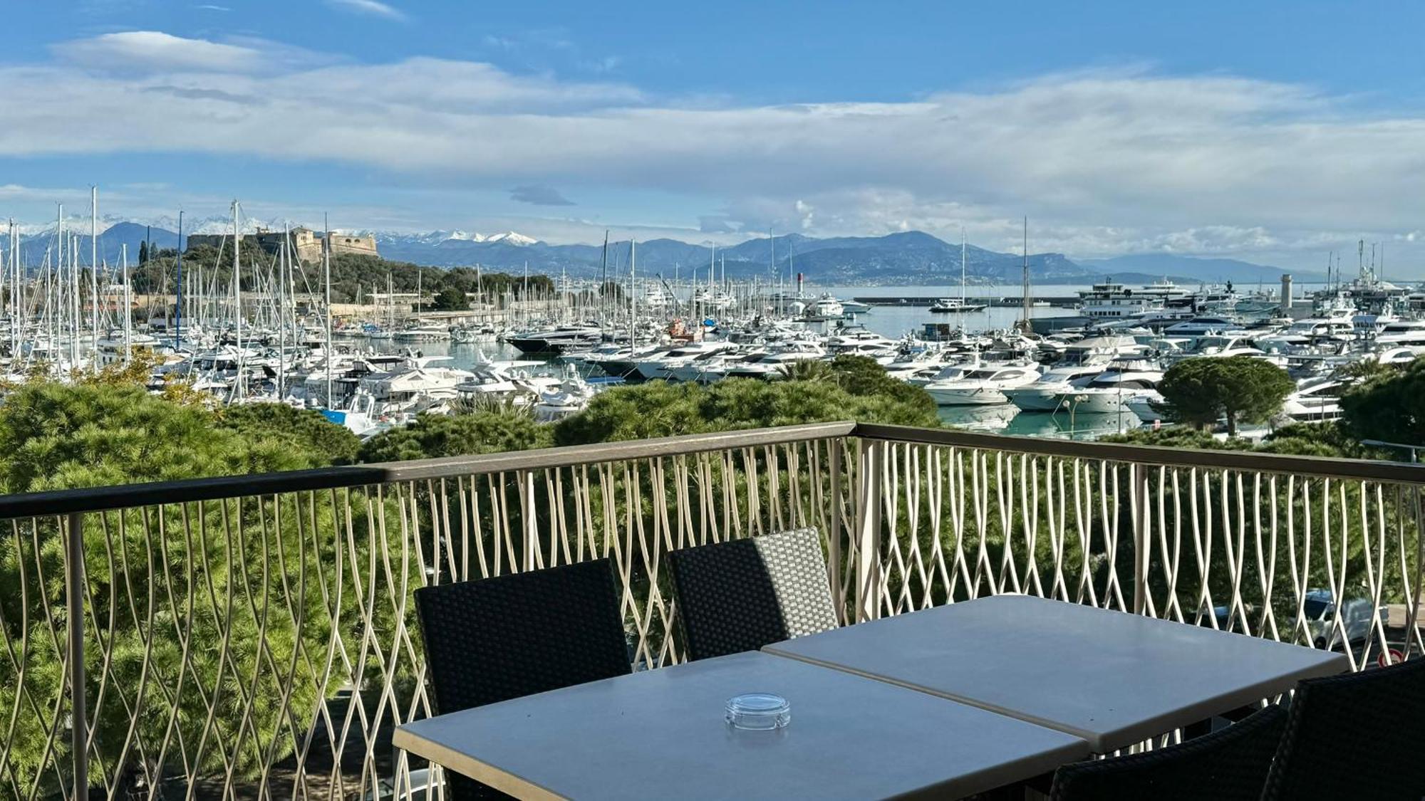Penthouse Vue Mer Avec Rooftop,Jacuzzi,Et Parking Prive Antibes Exterior photo