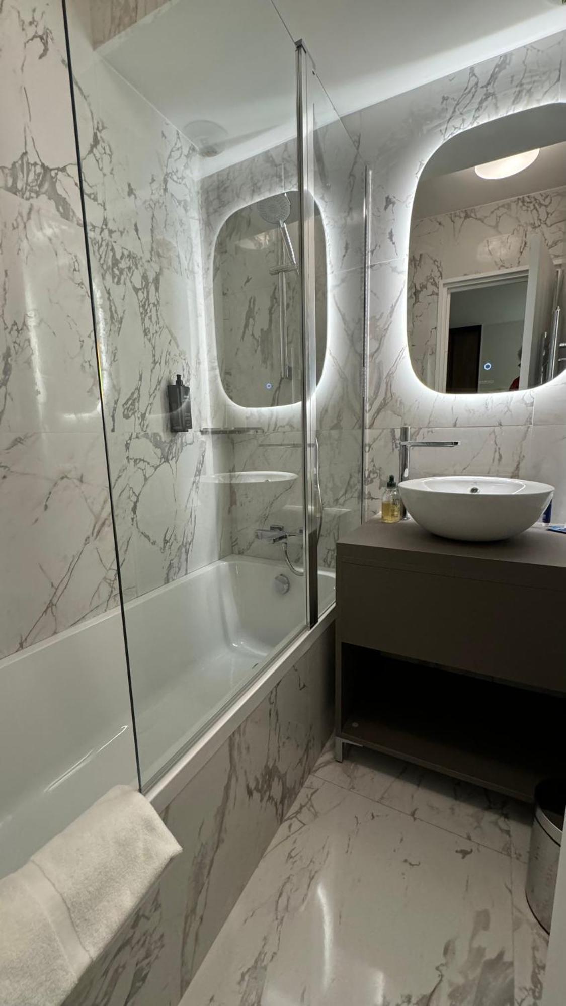 Penthouse Vue Mer Avec Rooftop,Jacuzzi,Et Parking Prive Antibes Exterior photo