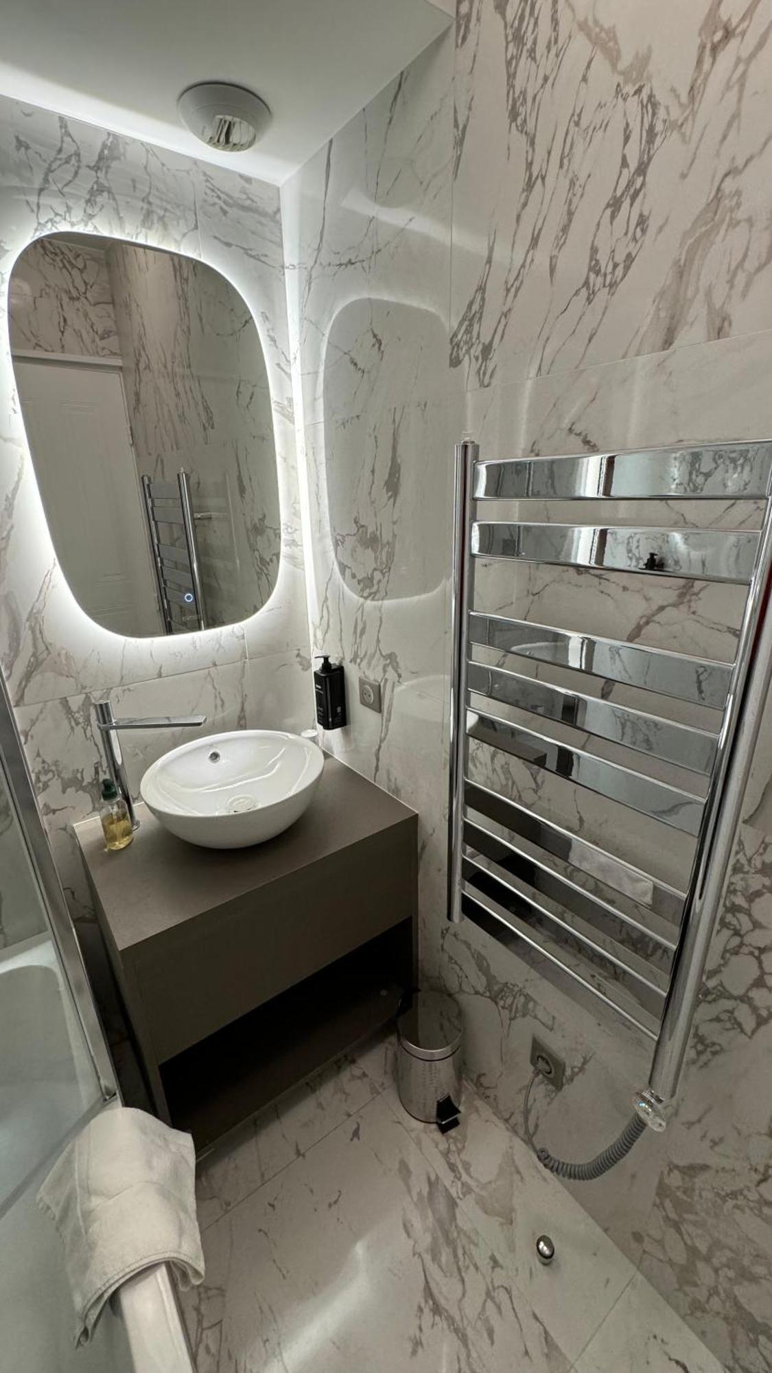 Penthouse Vue Mer Avec Rooftop,Jacuzzi,Et Parking Prive Antibes Exterior photo