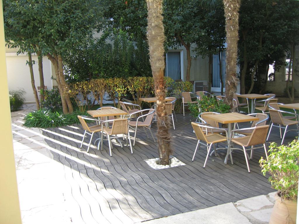 Penthouse Vue Mer Avec Rooftop,Jacuzzi,Et Parking Prive Antibes Exterior photo
