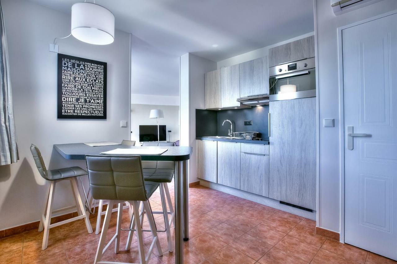 Penthouse Vue Mer Avec Rooftop,Jacuzzi,Et Parking Prive Antibes Exterior photo